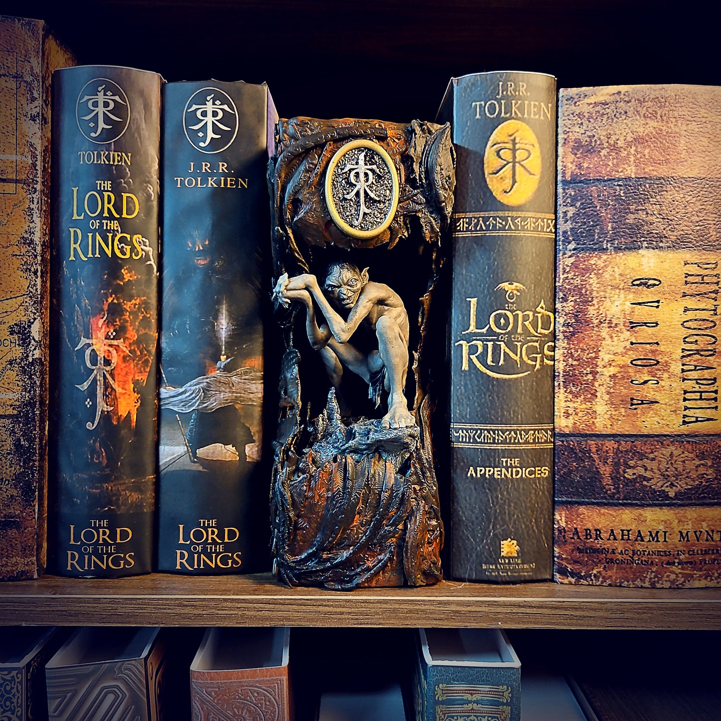 LOTR Book Nook – Handmade Diorama ( Golum )