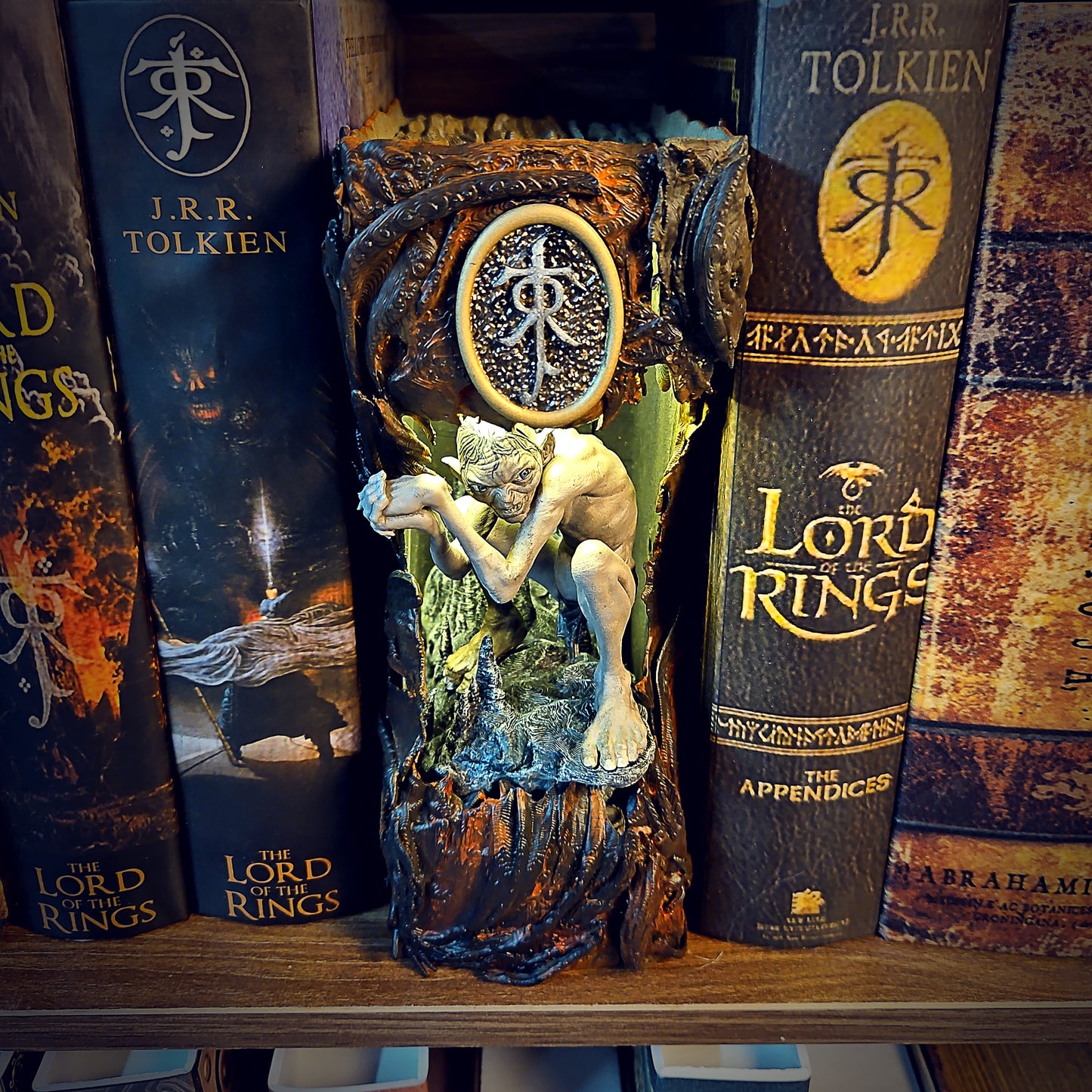 LOTR Book Nook – Handmade Diorama ( Golum )