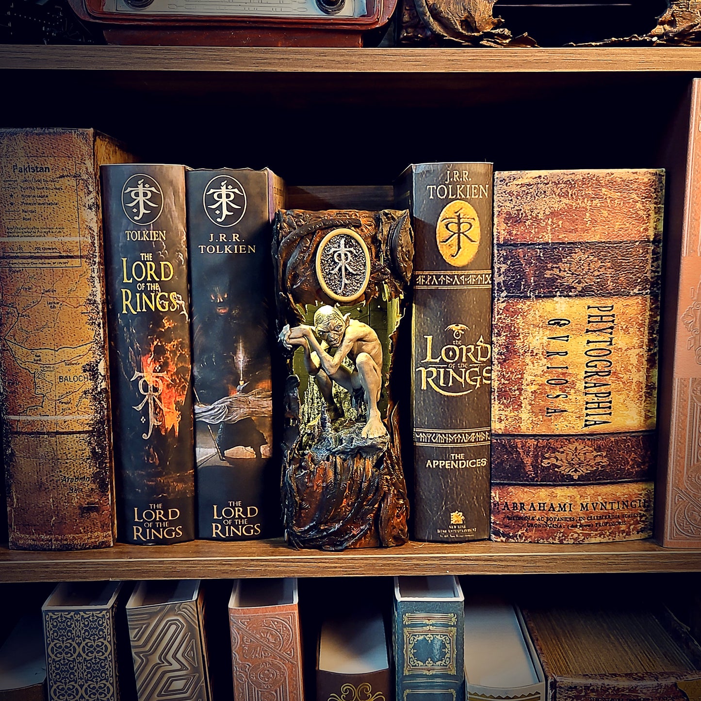 LOTR Book Nook – Handmade Diorama ( Golum )