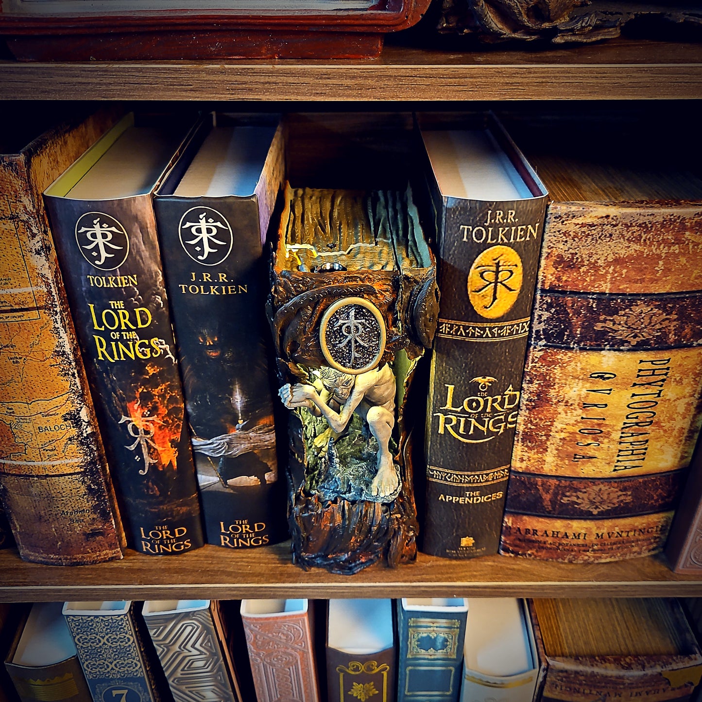 LOTR Book Nook – Handmade Diorama ( Golum )
