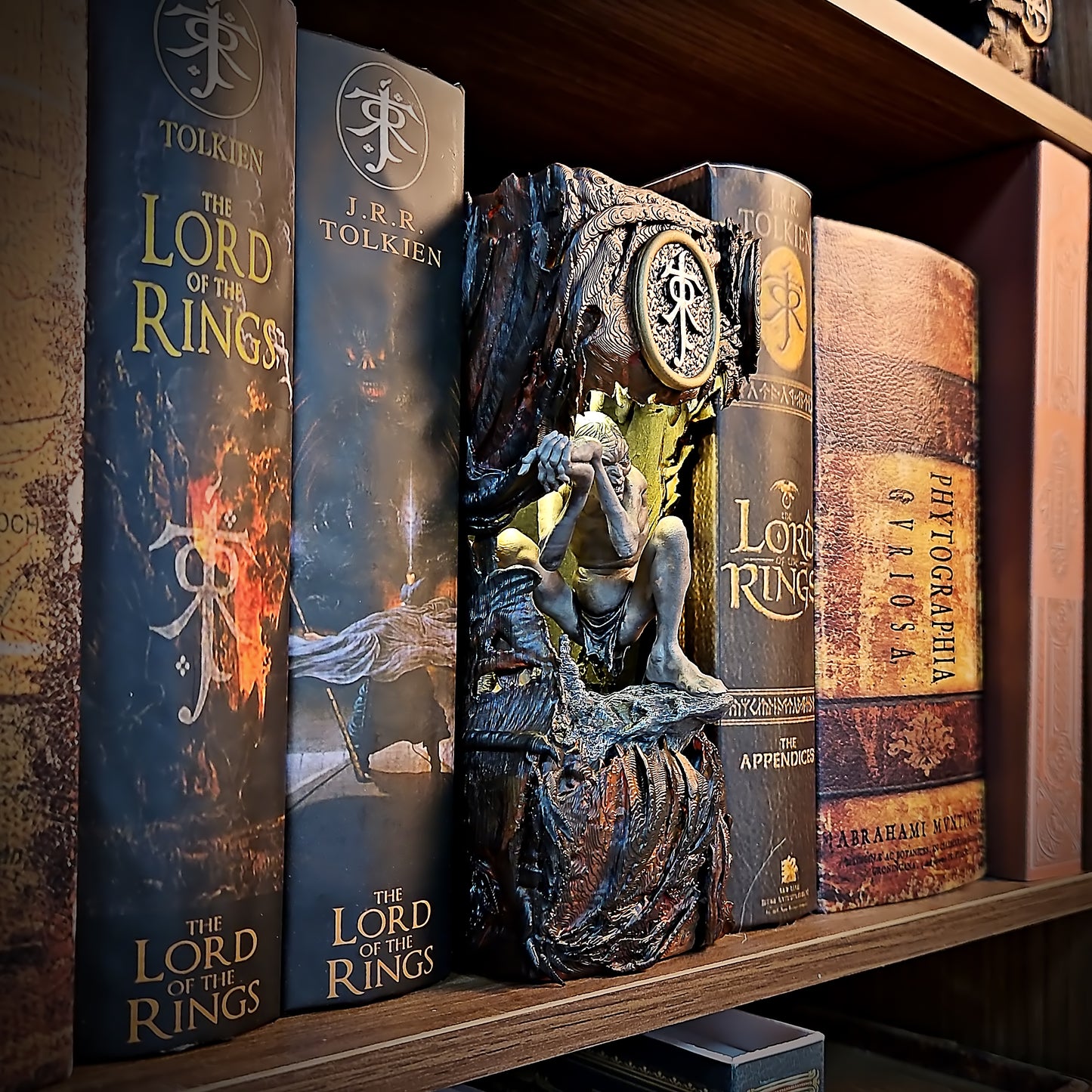 LOTR Book Nook – Handmade Diorama ( Golum )