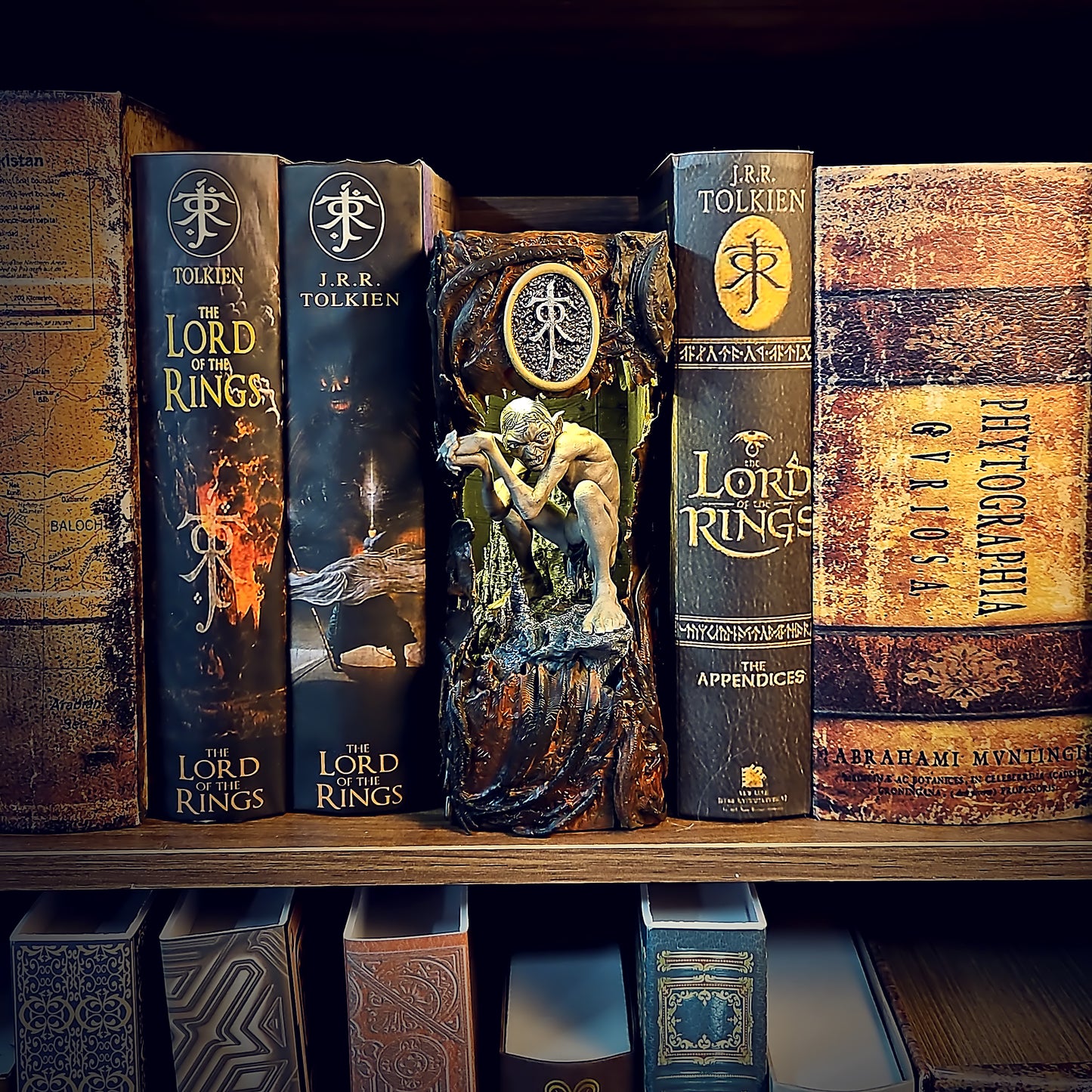 LOTR Book Nook – Handmade Diorama ( Golum )