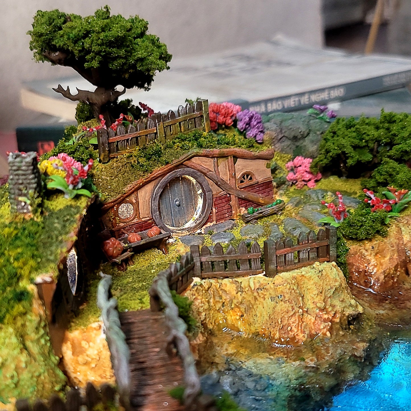 HOBBIT HOUSE From LOTR Box Lights