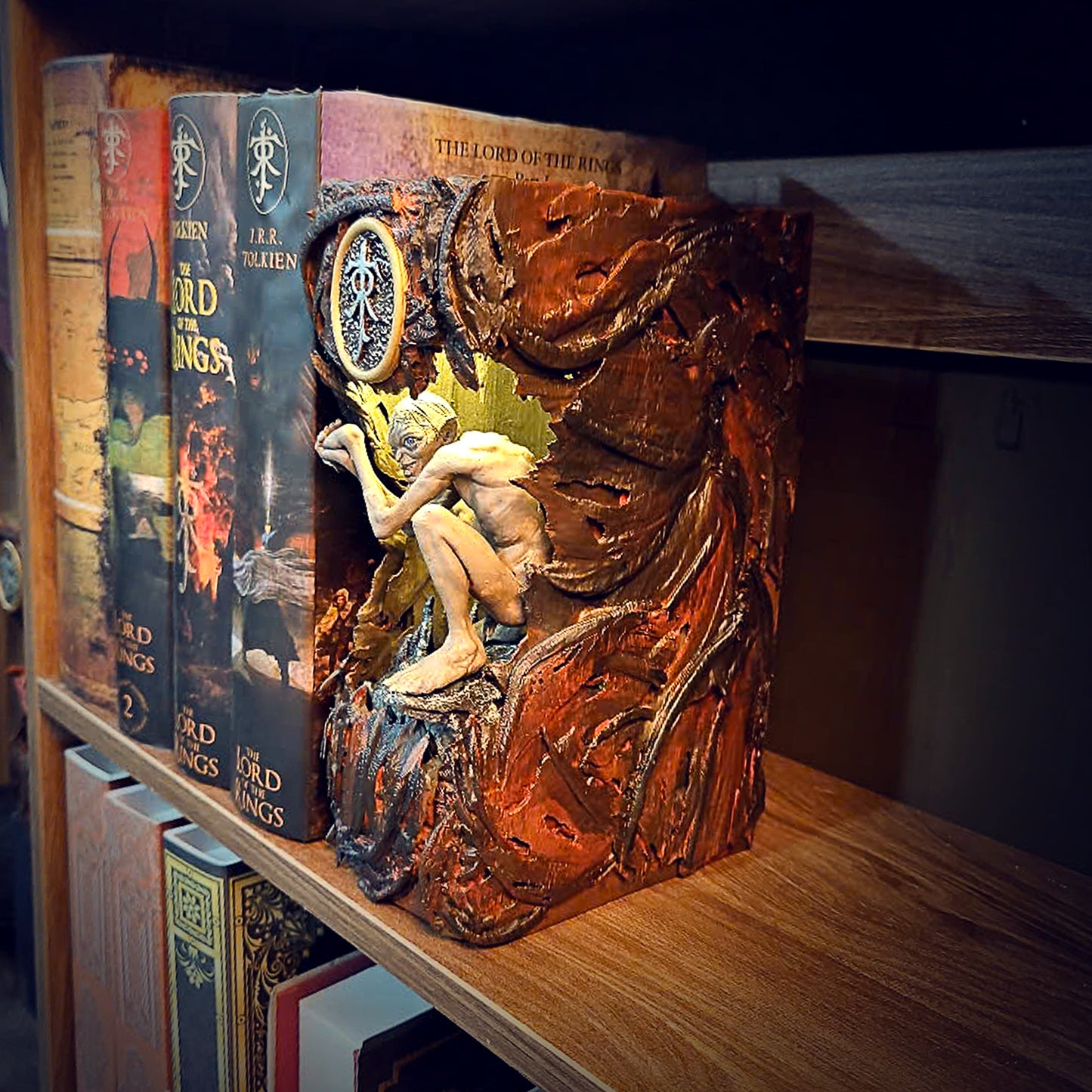 LOTR Book Nook – Handmade Diorama ( Golum )