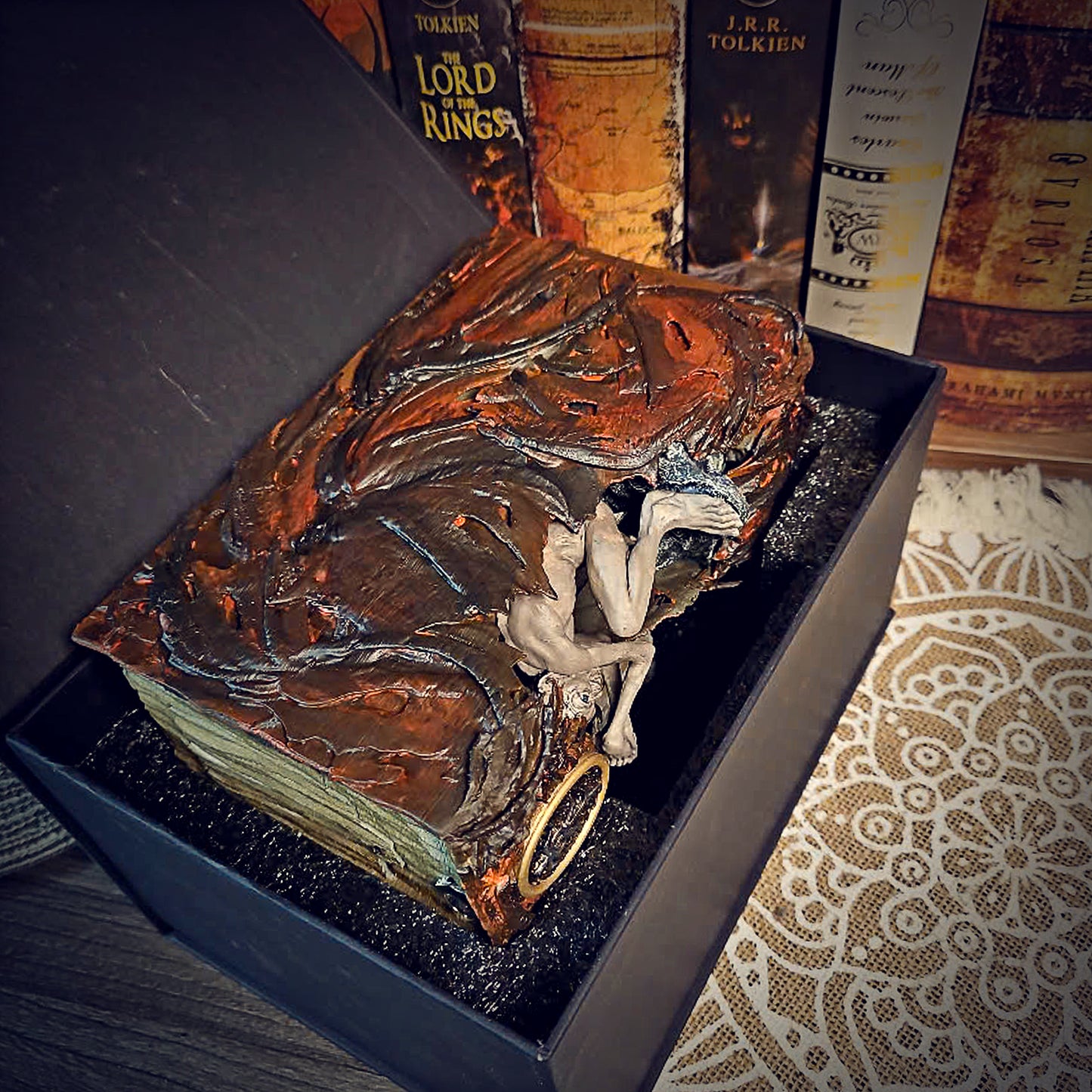 LOTR Book Nook – Handmade Diorama ( Golum )