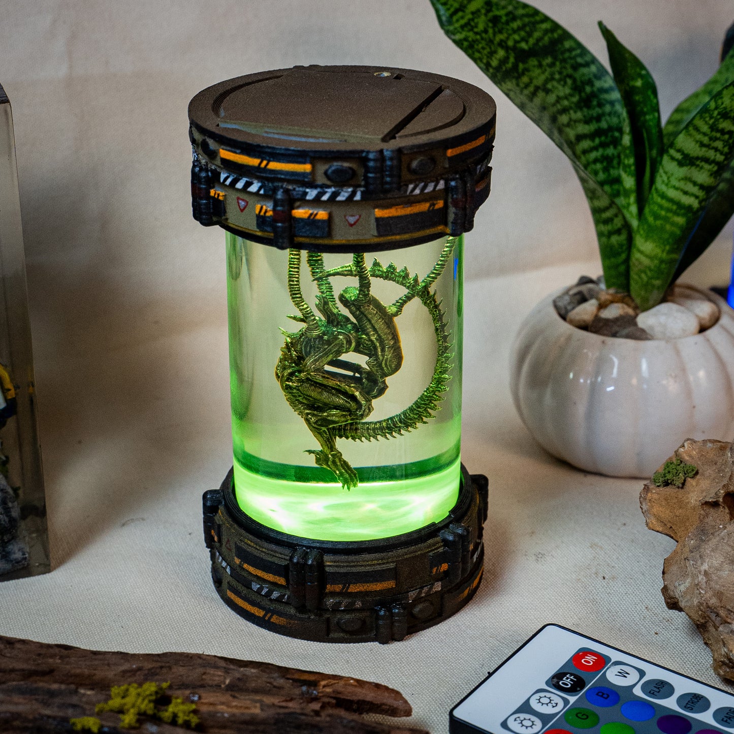 Alien Xenomorph Biolab Resin Lamp V1