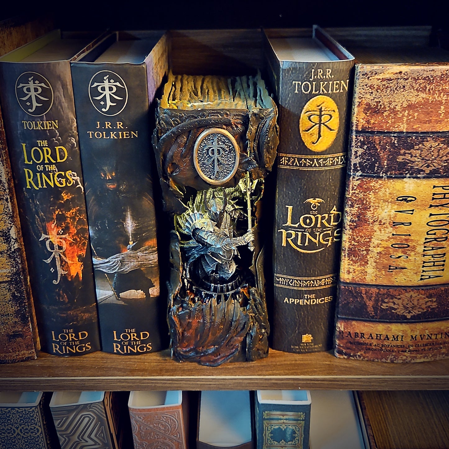 LOTR Book Nook – Handmade Diorama ( Sauron )