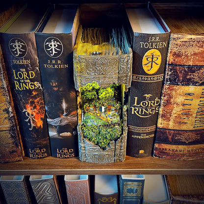 LOTR Book Nook – Handmade Diorama ( Hobbit )