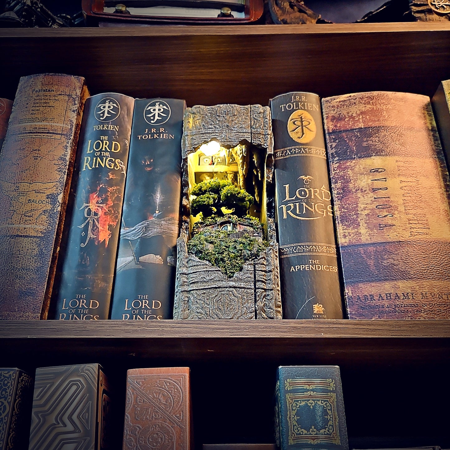 LOTR Book Nook – Handmade Diorama ( Hobbit )