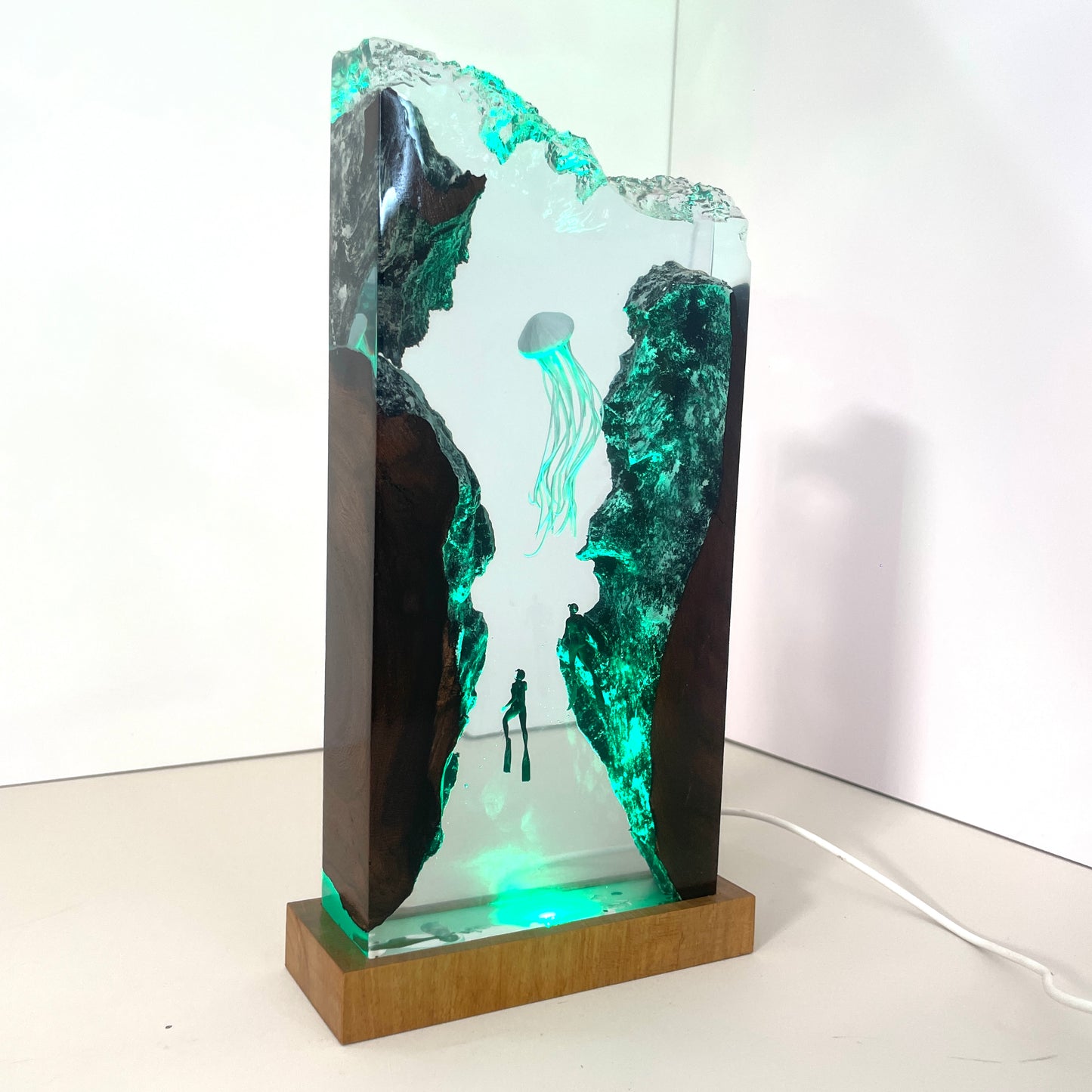 Giant JellyFish - Epoxy Resin Lamp