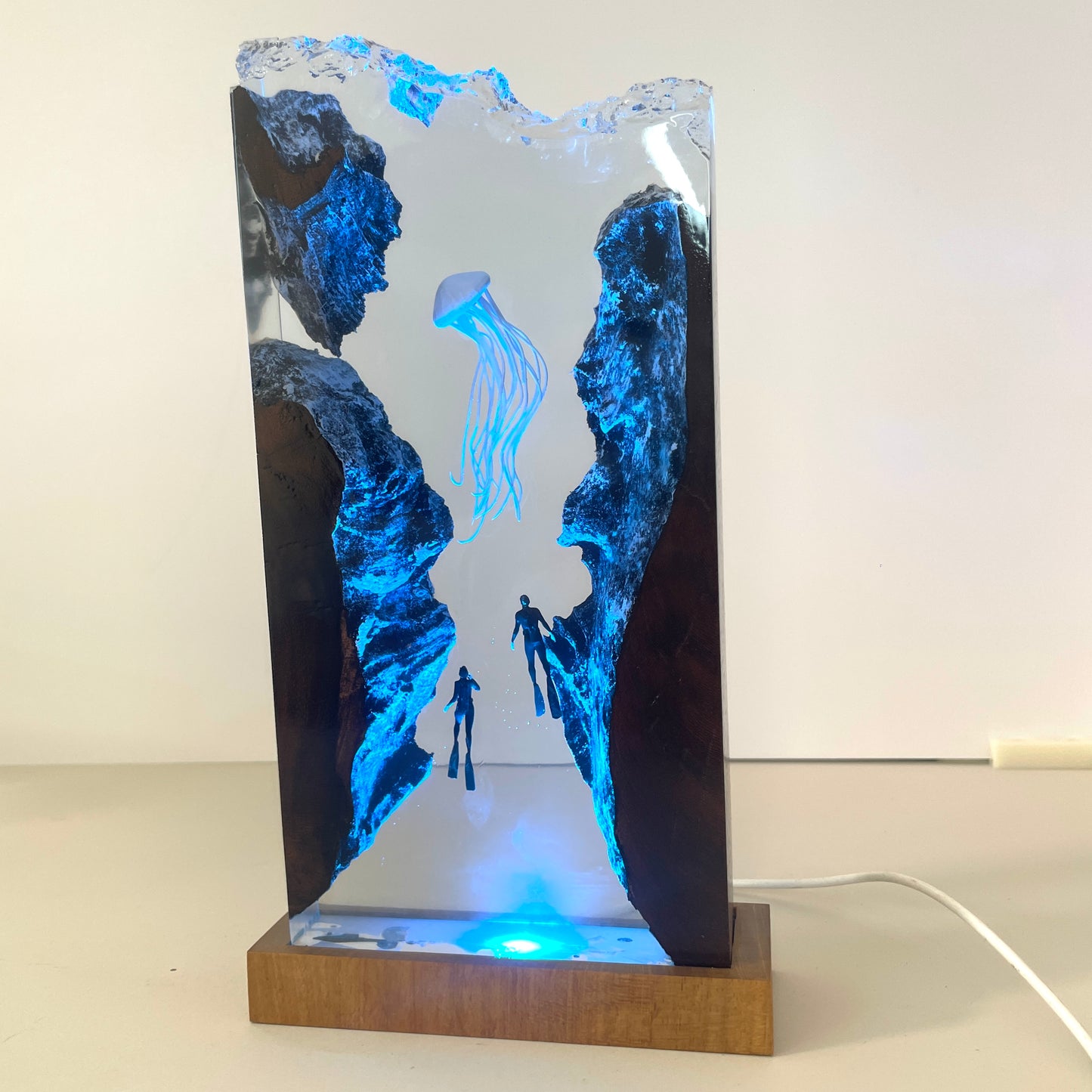 Giant JellyFish - Epoxy Resin Lamp