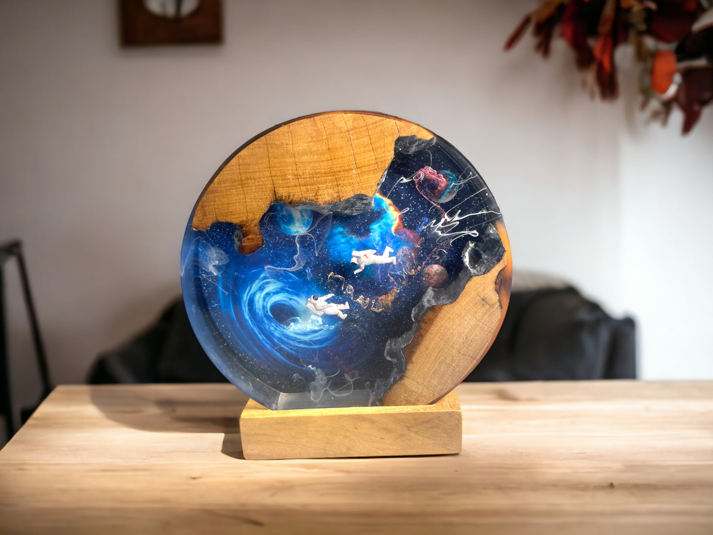 Astronaut - Epoxy Resin Lamp