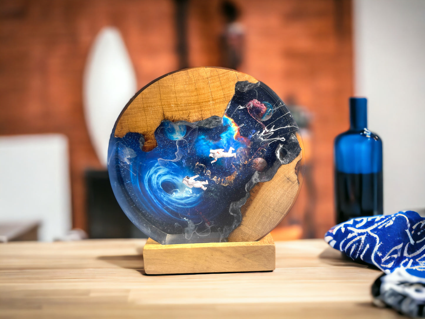 Astronaut - Epoxy Resin Lamp