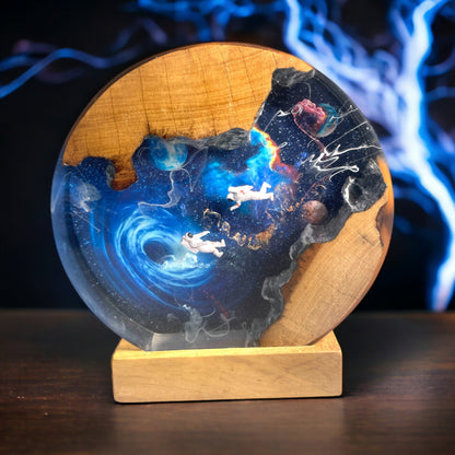 Astronaut - Epoxy Resin Lamp