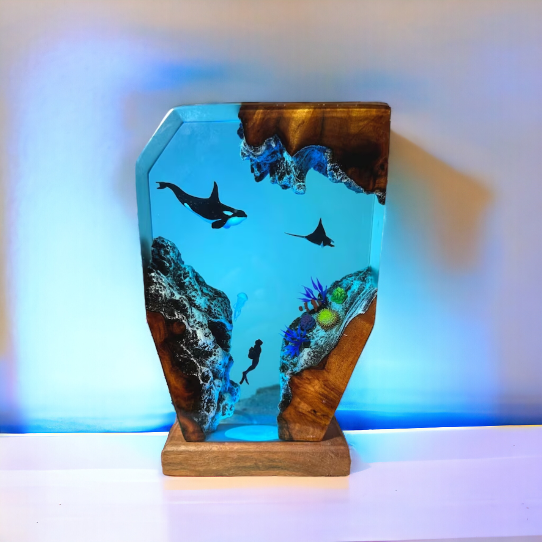 Orca killer Whale - Epoxy Resin Lamp