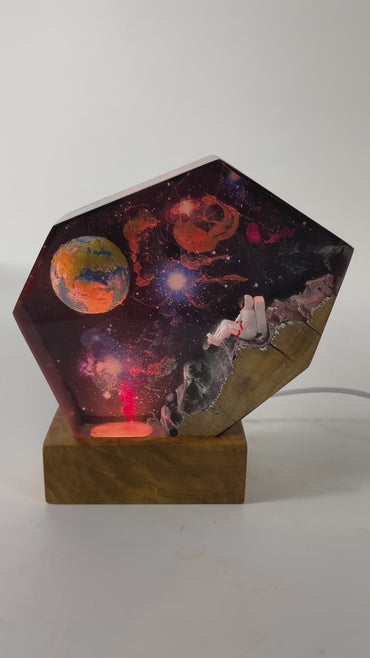 Astronaut - Epoxy Resin Lamp